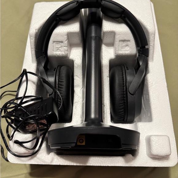 Sony Black Wireless Headphones with Stand - Picture 1 of 2